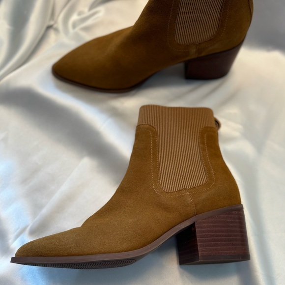 Chelsea & Violet Audrina Suede Western Style Boots - Picture 4 of 11